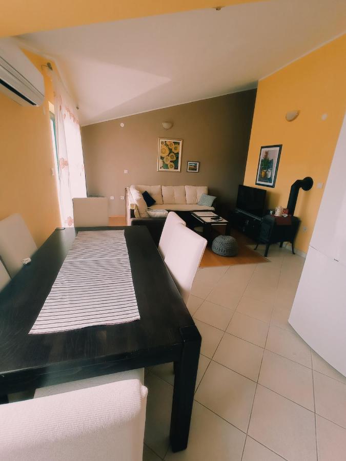 Apartment Silvija Vinisce ภายนอก รูปภาพ