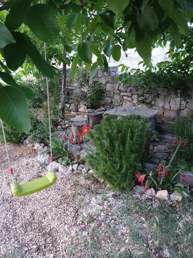 Apartment Silvija Vinisce ภายนอก รูปภาพ