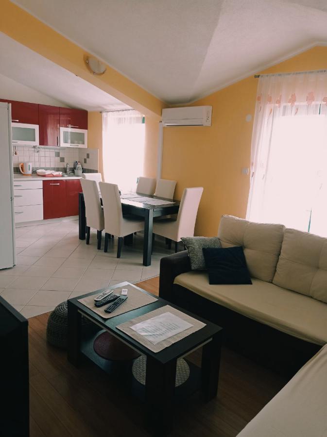 Apartment Silvija Vinisce ภายนอก รูปภาพ
