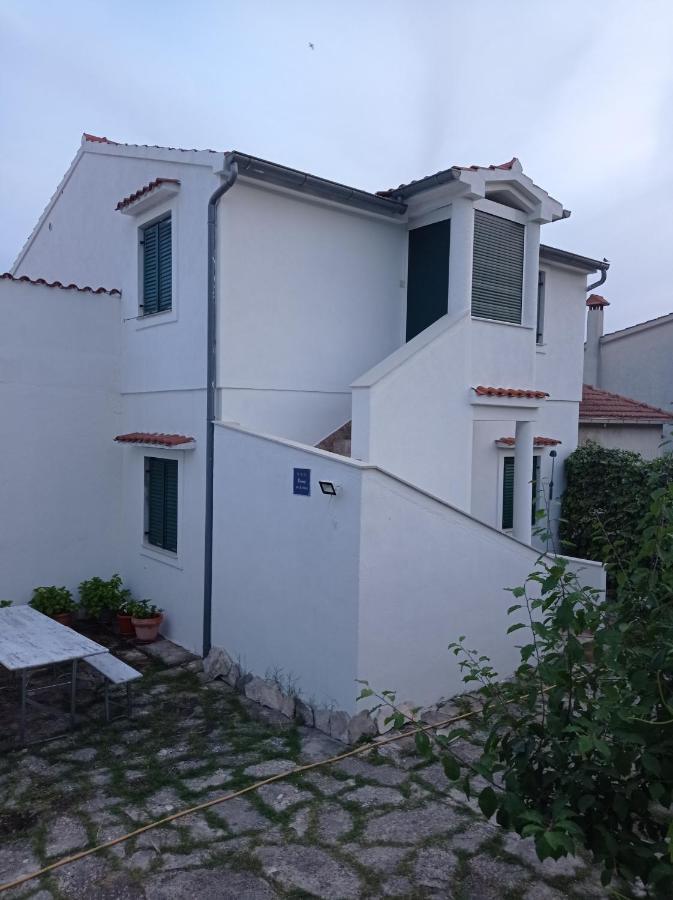 Apartment Silvija Vinisce ภายนอก รูปภาพ
