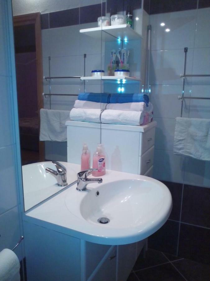Apartment Silvija Vinisce ภายนอก รูปภาพ