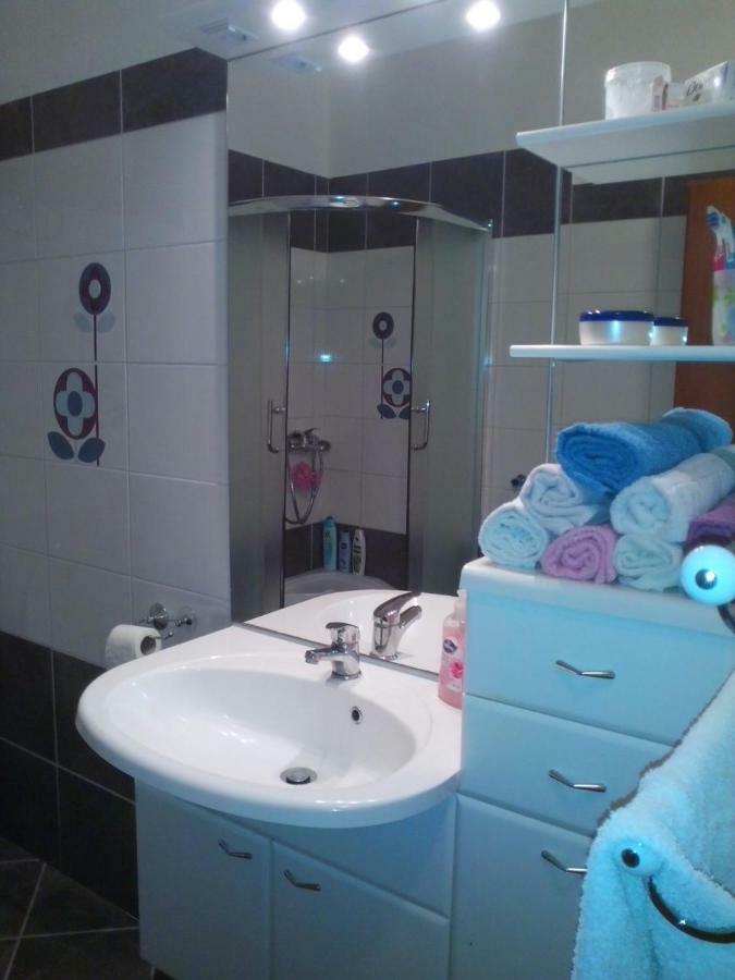 Apartment Silvija Vinisce ภายนอก รูปภาพ